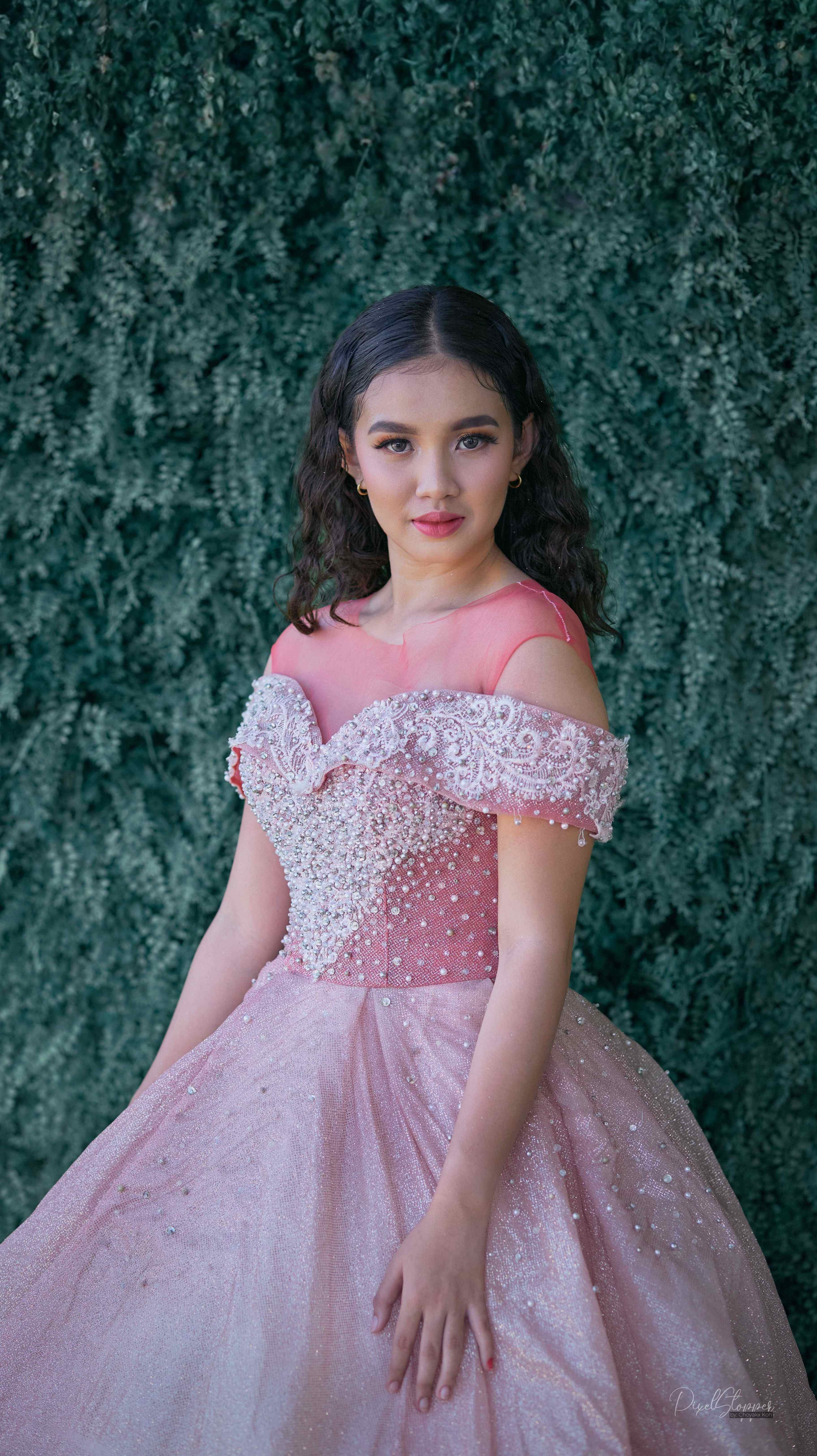 Mia Kirsten opening right